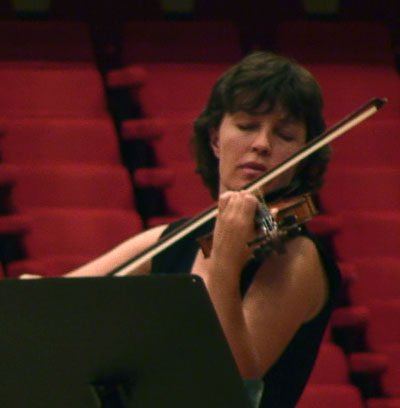 Violinist Hana Kotkova, photo by António Pedro Nobre