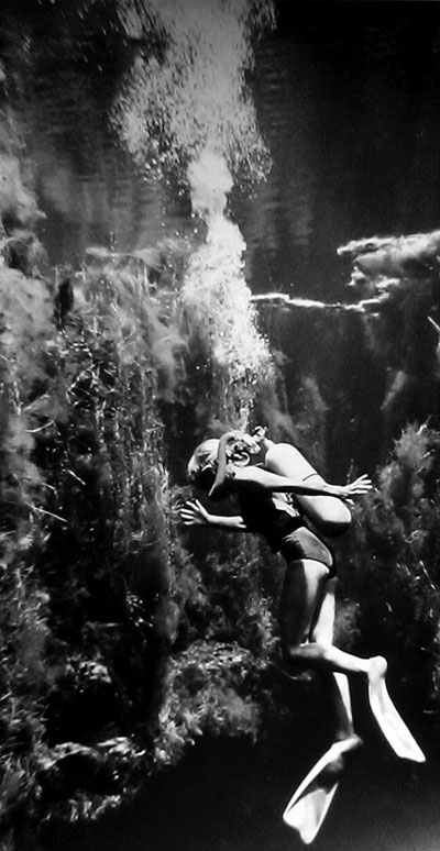 Valerie Taylor scuba diving. Photo by Ron Taylor, 1965