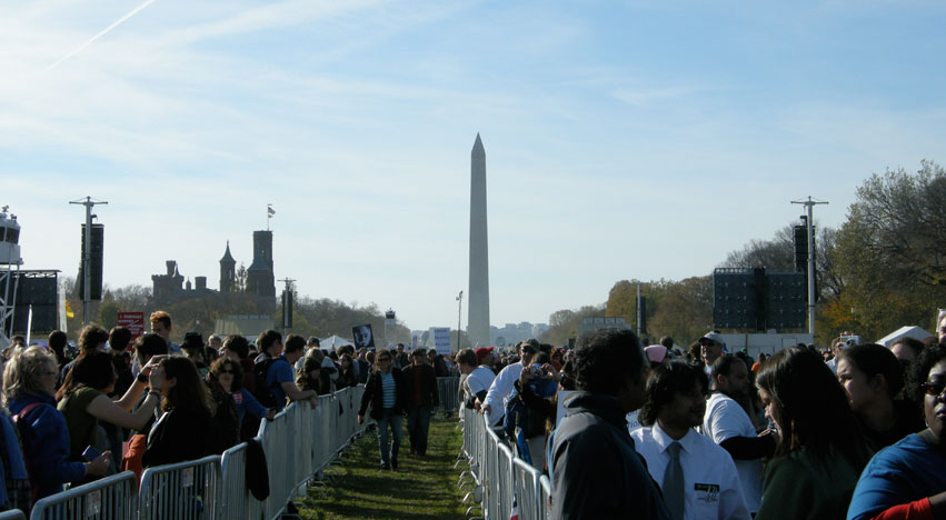 View of the Washington monument during the Rally to Restore Sanity. Photo by Haoyan of America